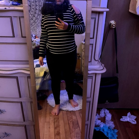 Black and White open shoulder sweater - Picture 2 of 3